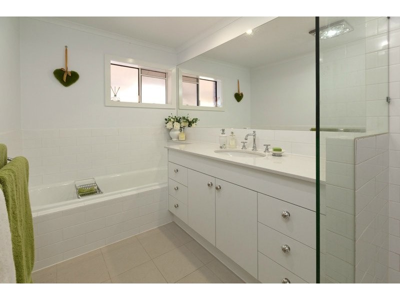 80 Upper Brookfield Road, Brookfield QLD 4069