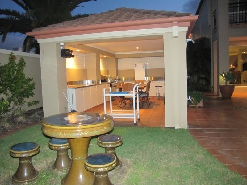 Sovereign Islands QLD 4216