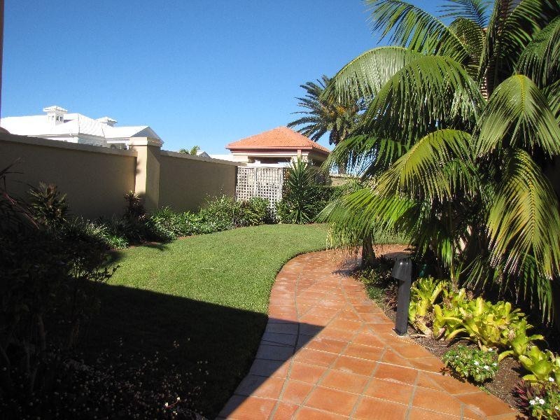 Sovereign Islands QLD 4216