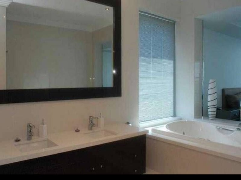 Sovereign Islands QLD 4216