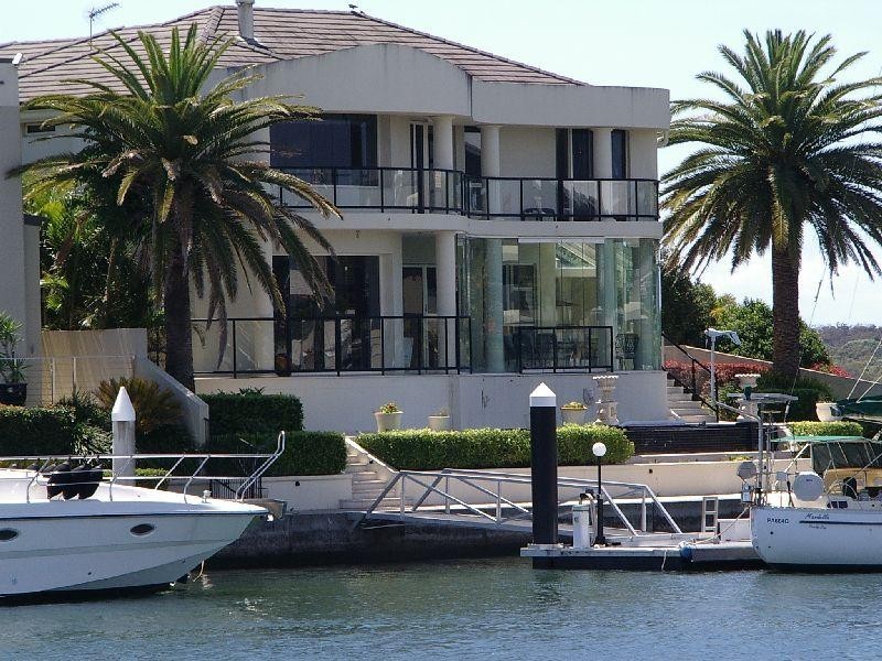 Sovereign Islands QLD 4216