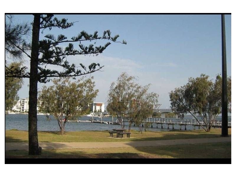 Sovereign Islands QLD 4216