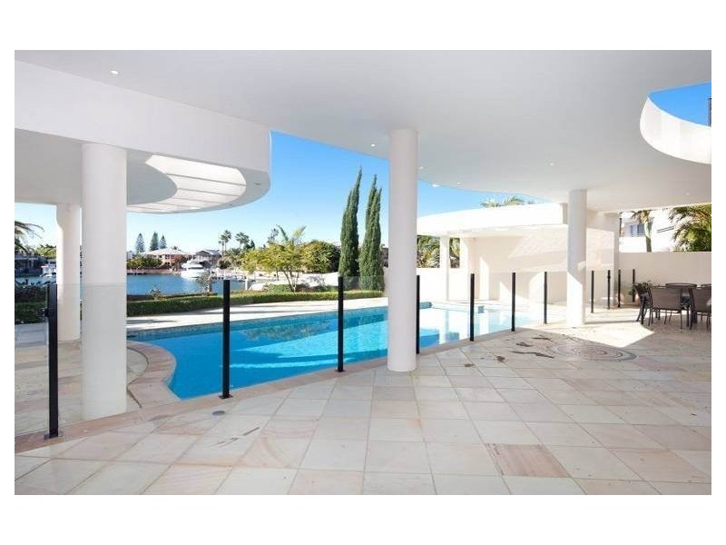 Sovereign Islands QLD 4216