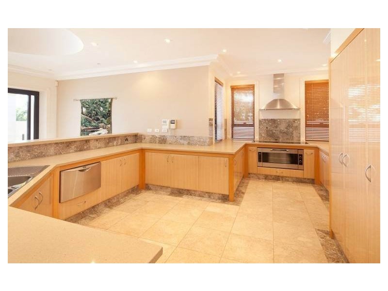 Sovereign Islands QLD 4216