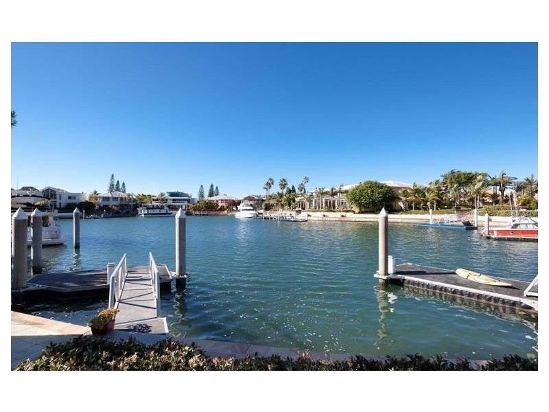 Sovereign Islands QLD 4216