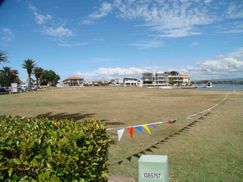 Sovereign Islands QLD 4216