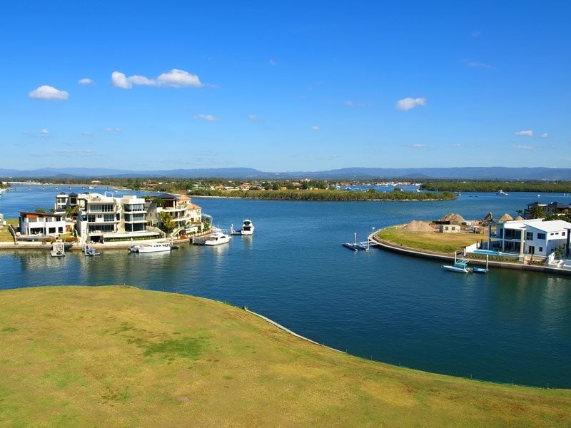 Sovereign Islands QLD 4216