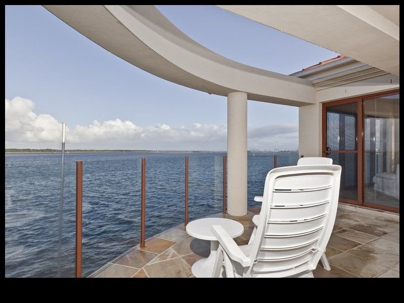 Sovereign Islands QLD 4216