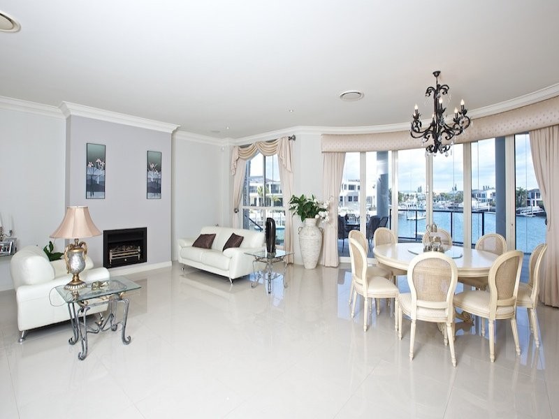 Sovereign Islands QLD 4216