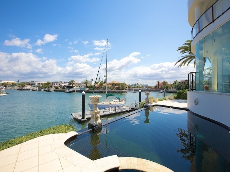 Sovereign Islands QLD 4216