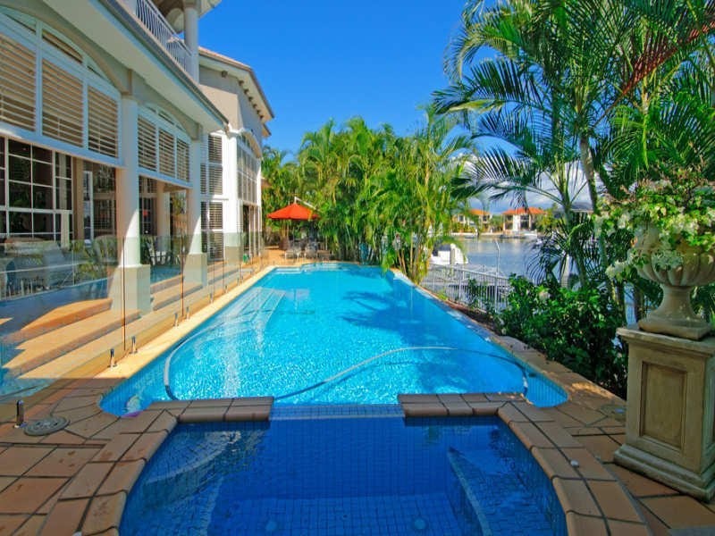 Sovereign Islands QLD 4216