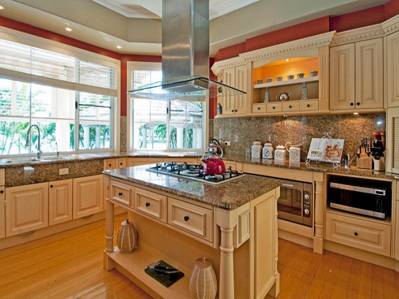 Sovereign Islands QLD 4216