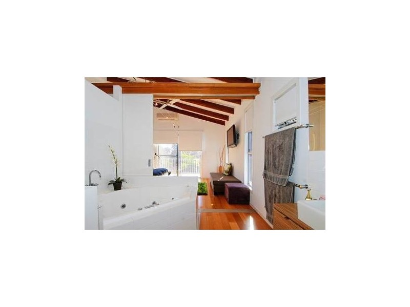 Paradise Point QLD 4216