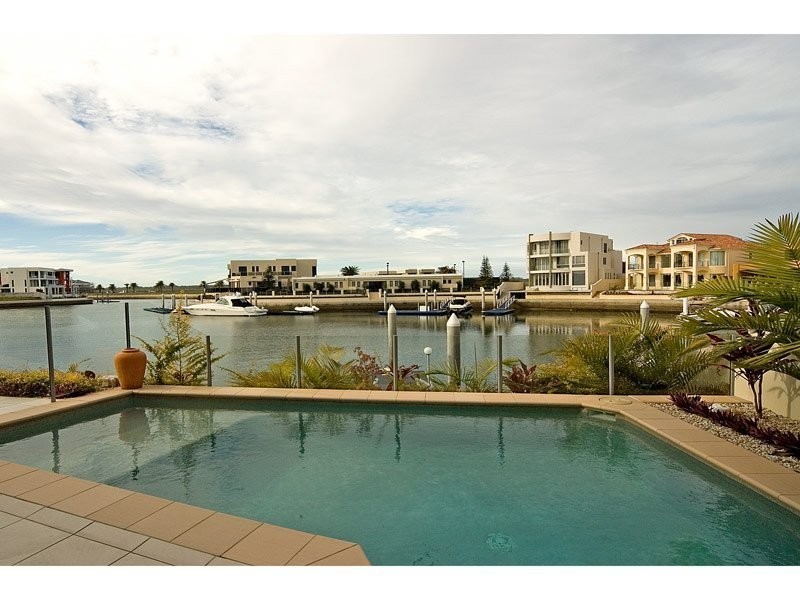 Sovereign Islands QLD 4216