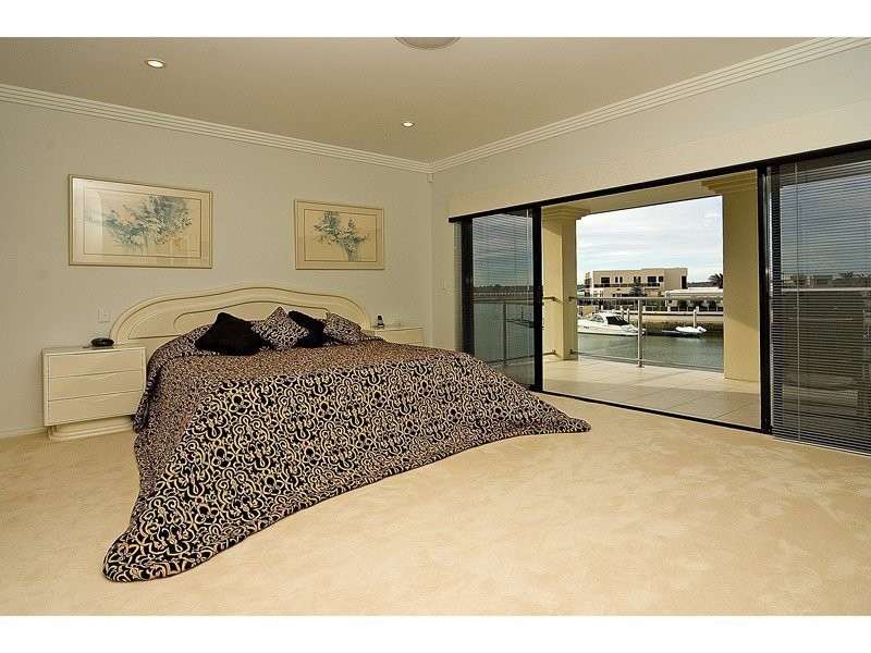 Sovereign Islands QLD 4216