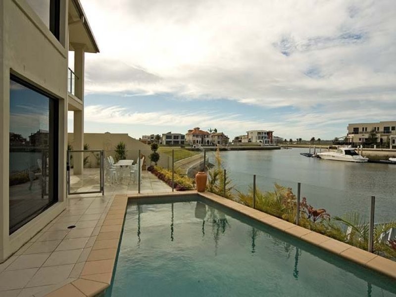 Sovereign Islands QLD 4216