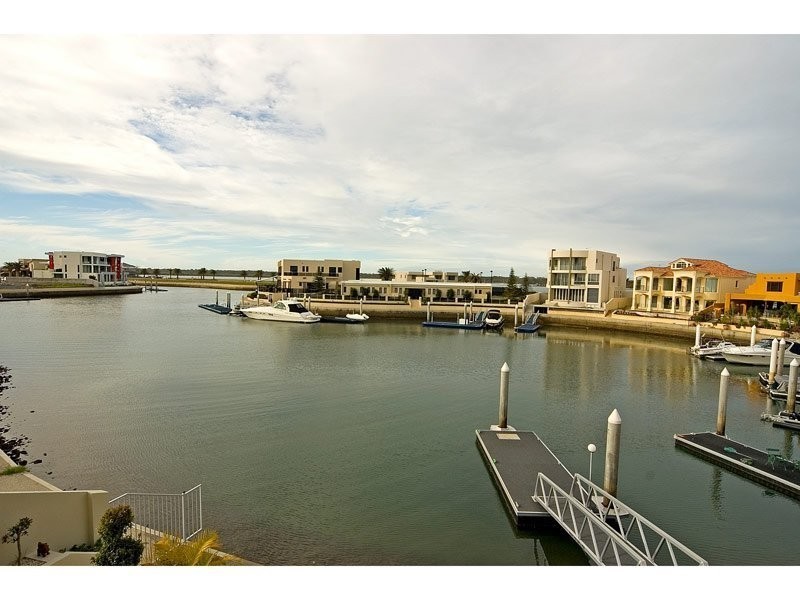 Sovereign Islands QLD 4216