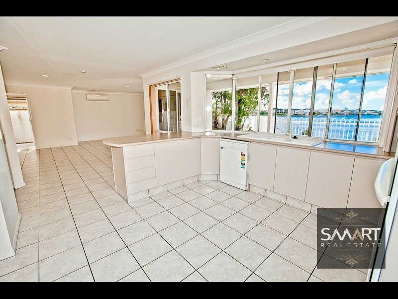 Clear Island Waters QLD 4226