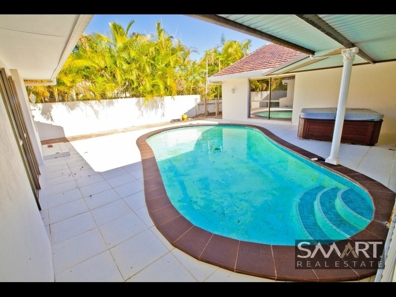 Paradise Waters QLD 4217