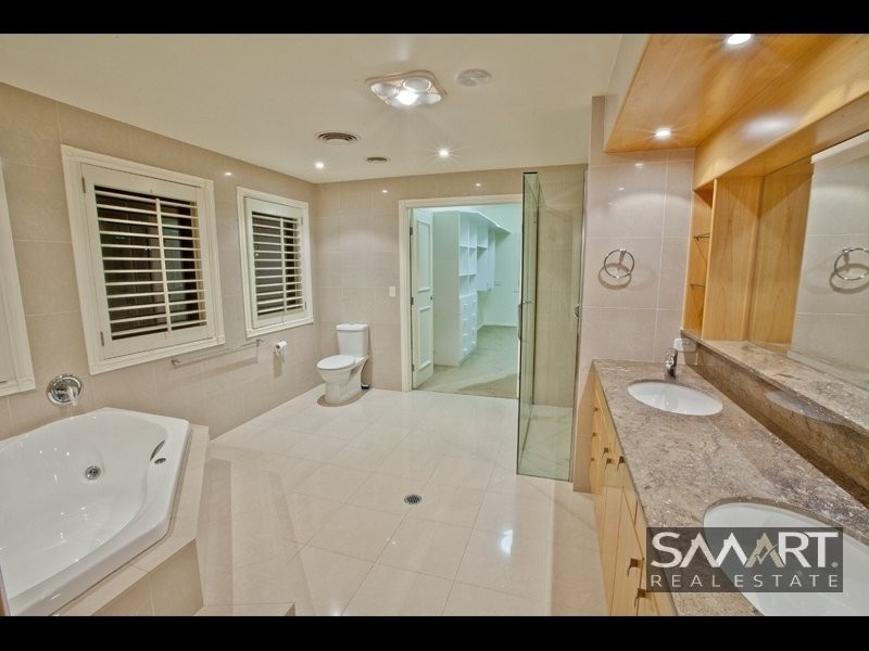 Paradise Waters QLD 4217