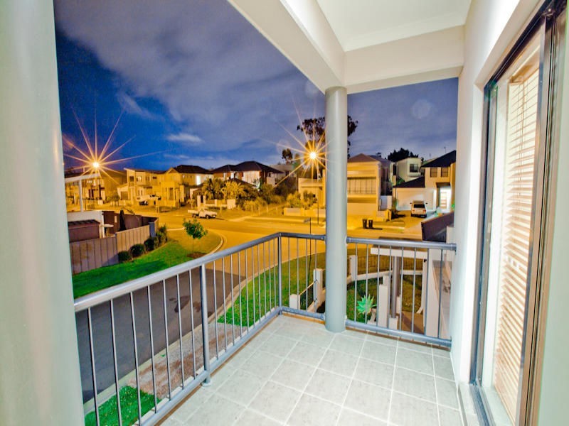 49 Azzurra Drive, Varsity Lakes QLD 4227