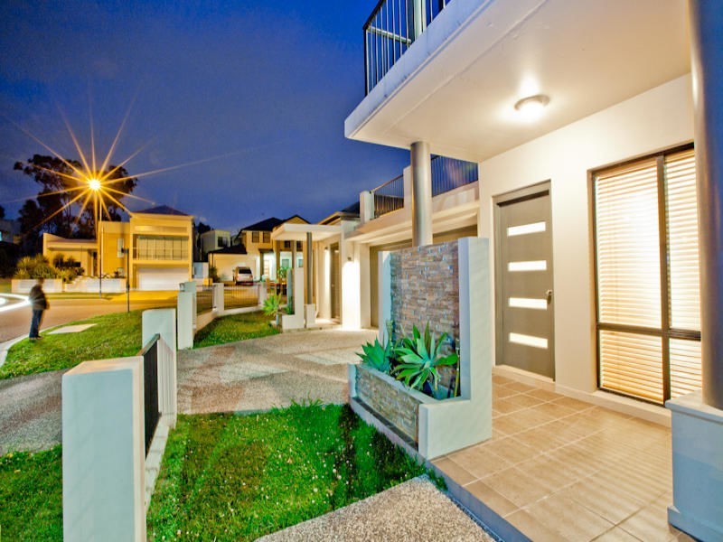 49 Azzurra Drive, Varsity Lakes QLD 4227