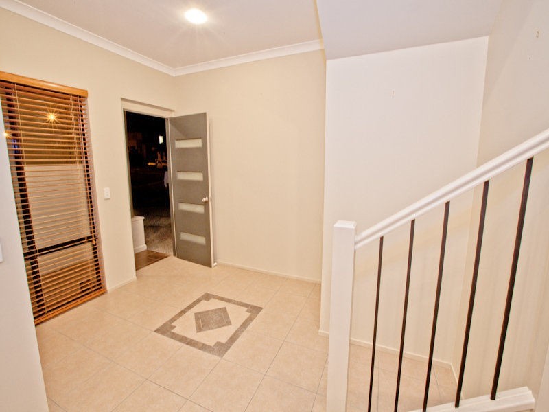 49 Azzurra Drive, Varsity Lakes QLD 4227