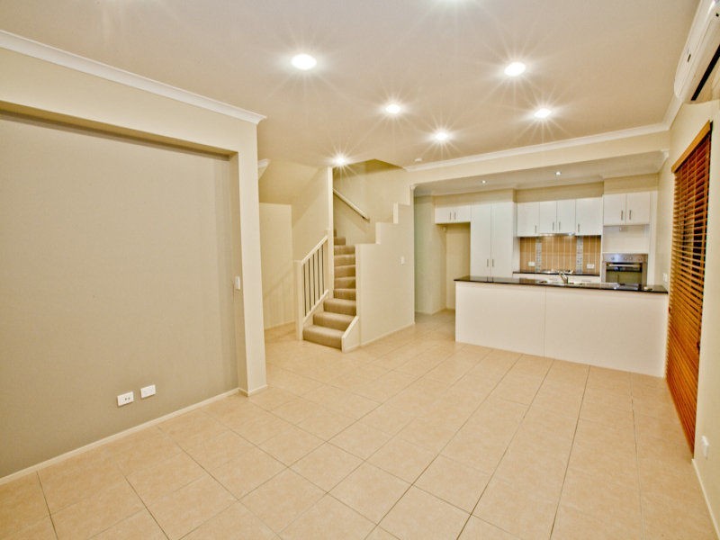 49 Azzurra Drive, Varsity Lakes QLD 4227