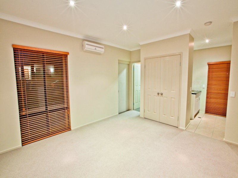 49 Azzurra Drive, Varsity Lakes QLD 4227