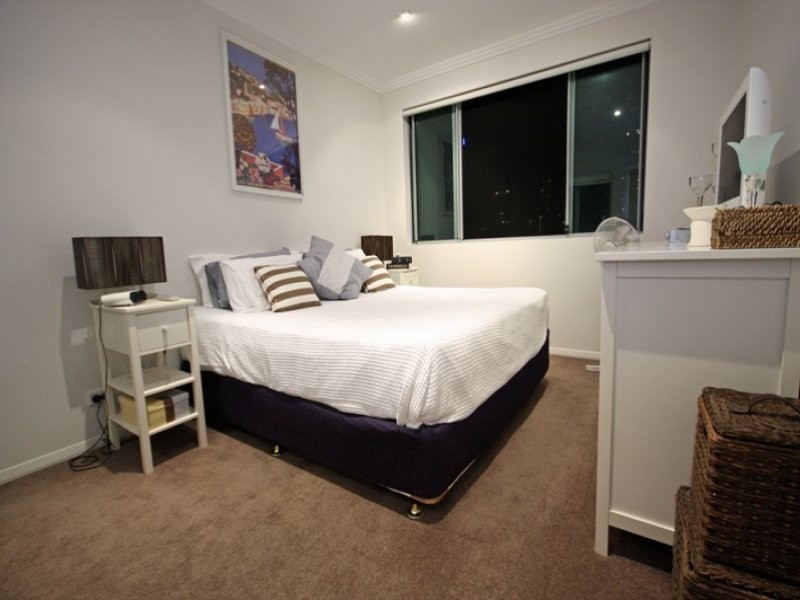 Chevron Island QLD 4217