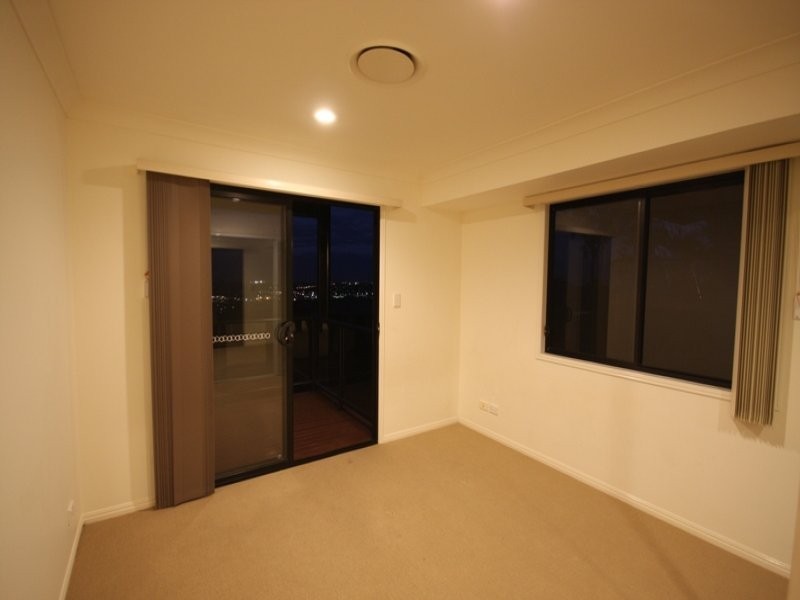 Highland Park QLD 4211