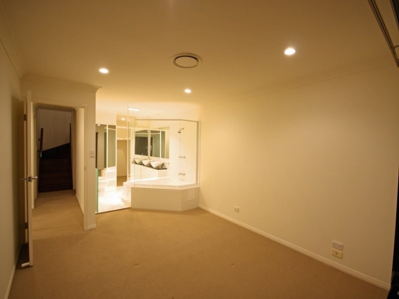 Highland Park QLD 4211