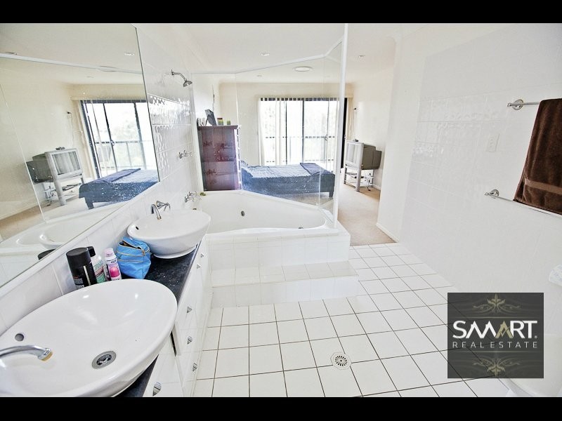 Highland Park QLD 4211