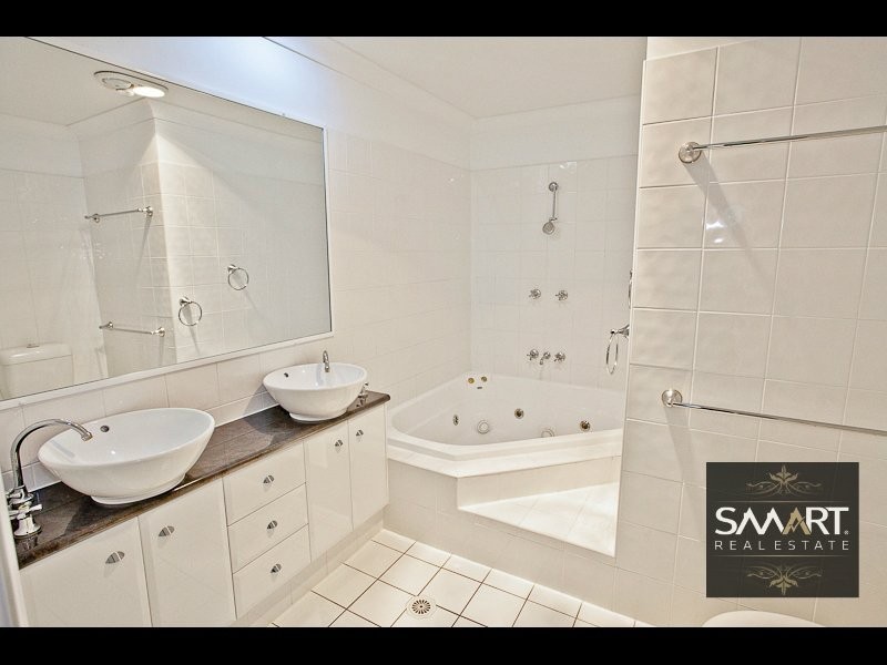 Highland Park QLD 4211