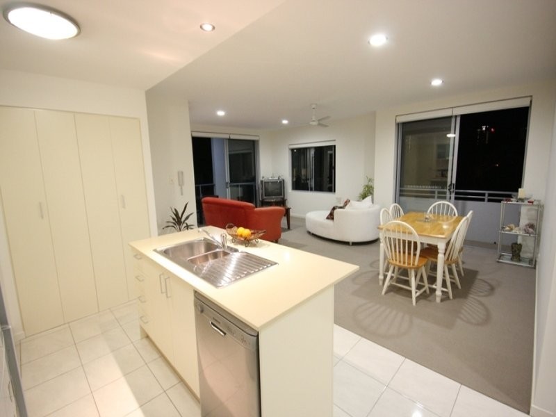 Chevron Island QLD 4217