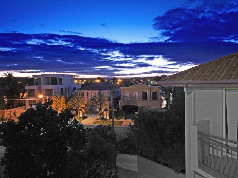 Chevron Island QLD 4217