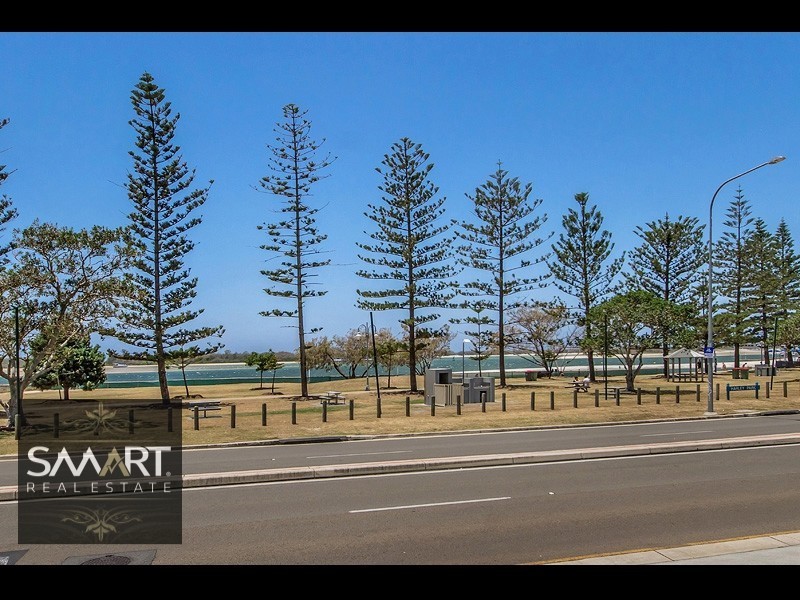 2/376 Marine Parade, Labrador QLD 4215