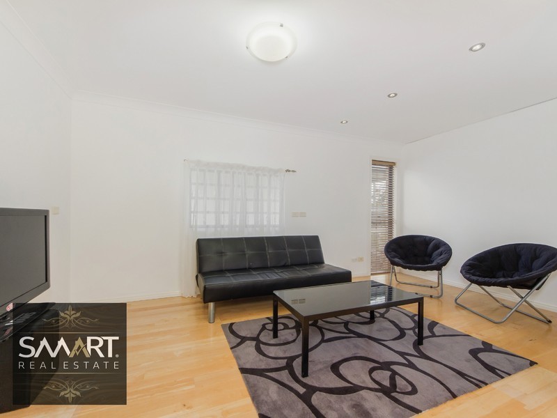 92 Central Street, Labrador QLD 4215