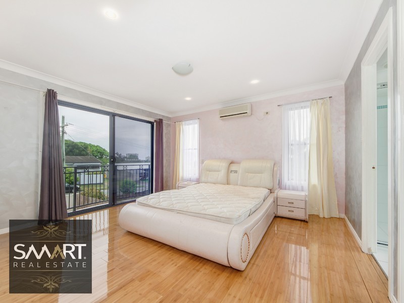 92 Central Street, Labrador QLD 4215