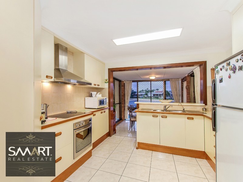 6 Weatherly Avenue, Mermaid Waters QLD 4218