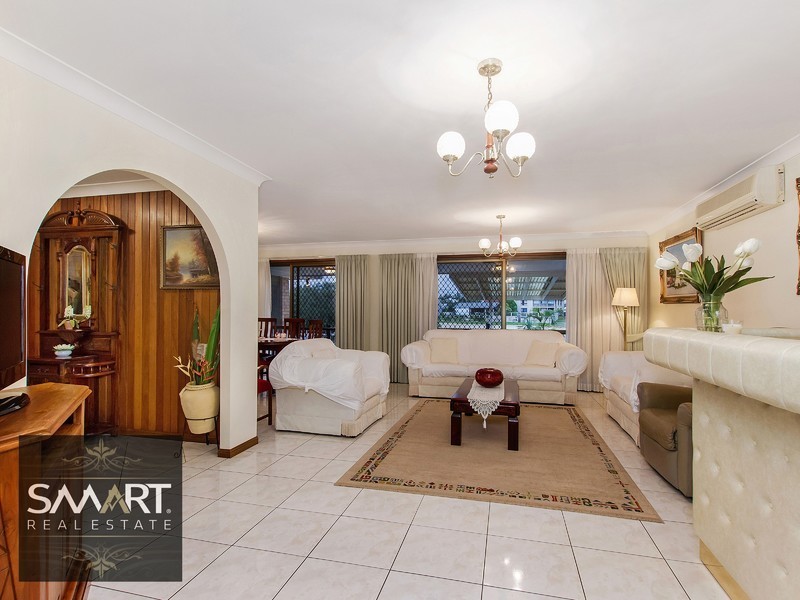 6 Weatherly Avenue, Mermaid Waters QLD 4218