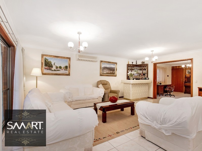 6 Weatherly Avenue, Mermaid Waters QLD 4218