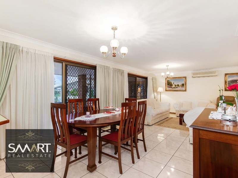 6 Weatherly Avenue, Mermaid Waters QLD 4218