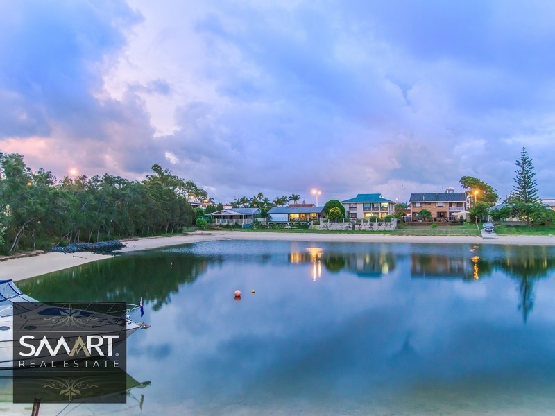 6 Weatherly Avenue, Mermaid Waters QLD 4218