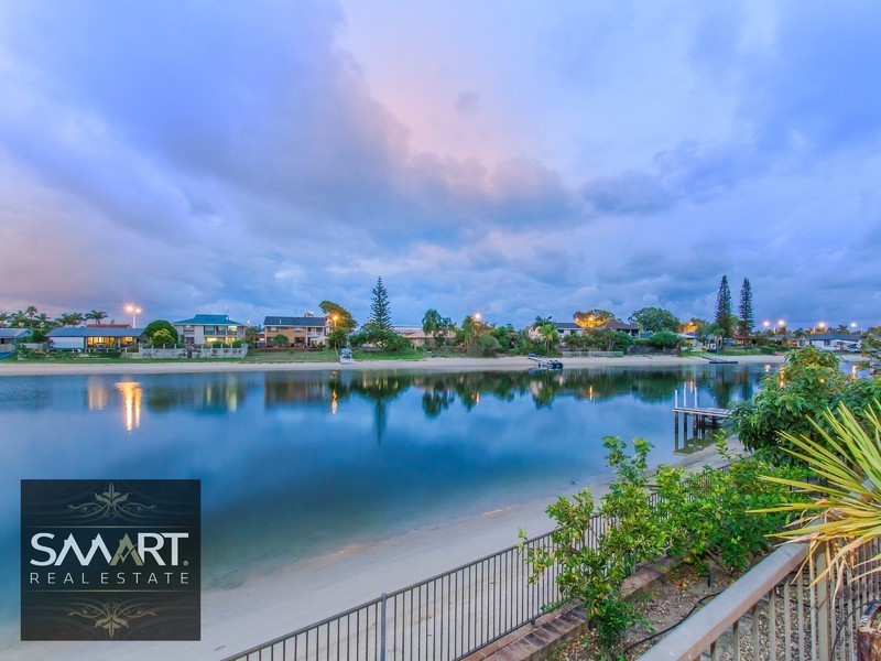 6 Weatherly Avenue, Mermaid Waters QLD 4218