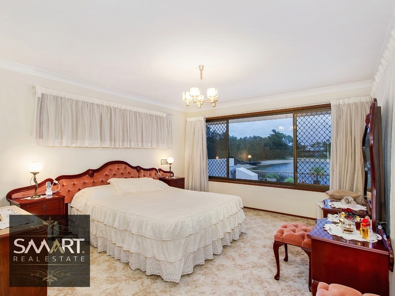 6 Weatherly Avenue, Mermaid Waters QLD 4218