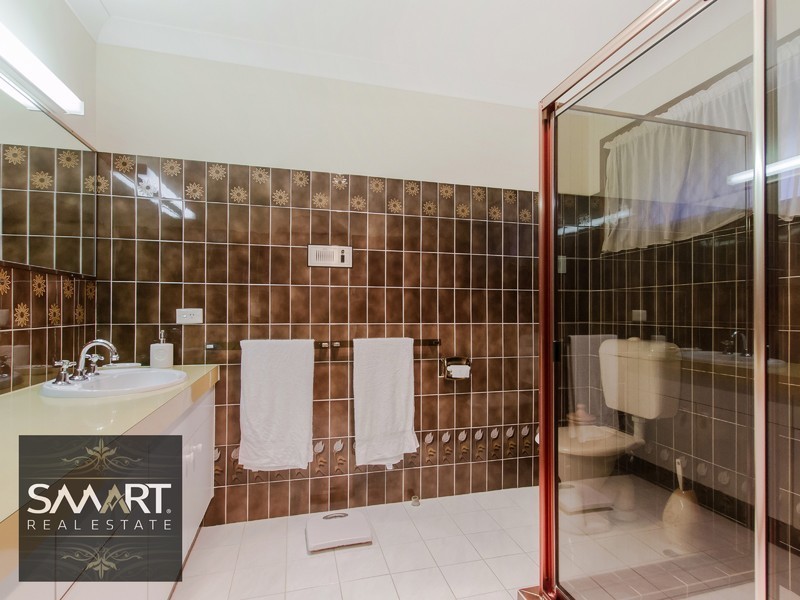 6 Weatherly Avenue, Mermaid Waters QLD 4218