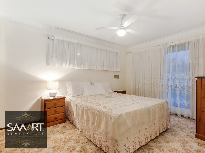 6 Weatherly Avenue, Mermaid Waters QLD 4218