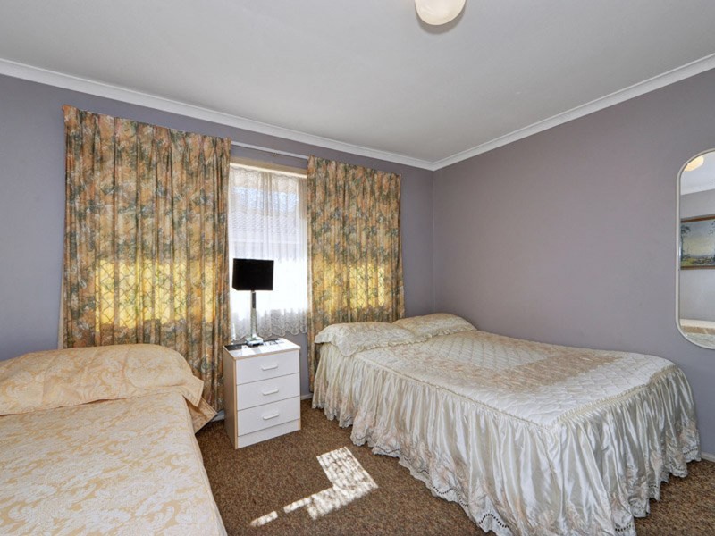 1/20 Parneno Street, Chevron Island QLD 4217