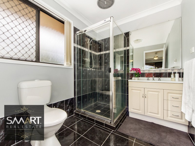43 Zane Street, Molendinar QLD 4214